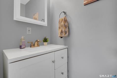 15 Meade Lane Enfield CT 06082