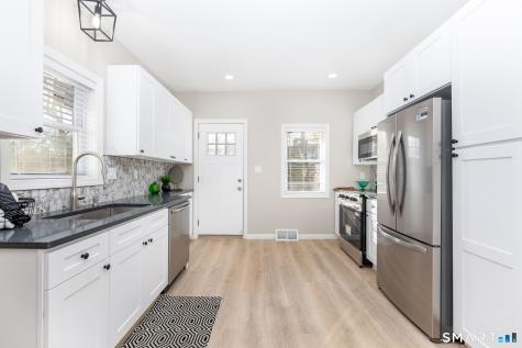 11 Cawley Court Bristol CT 06010