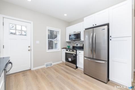 11 Cawley Court Bristol CT 06010