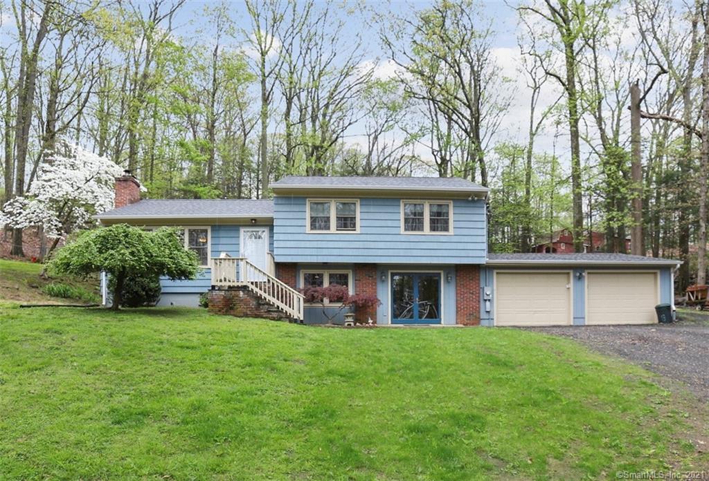 13 Robins Lane Brookfield CT 06804