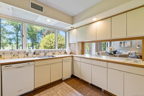 111 Bloomfield Avenue West Hartford CT 06105