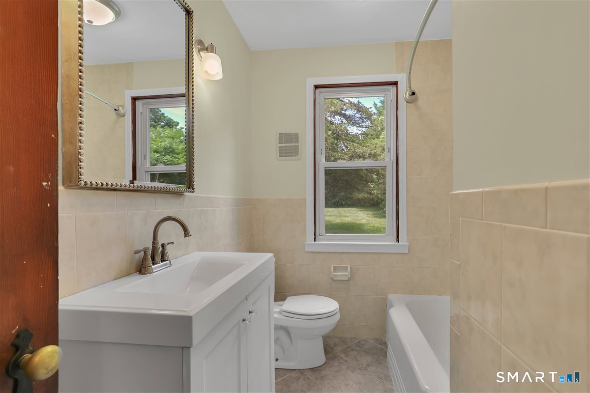 32 Maple Street Middlefield CT 06481