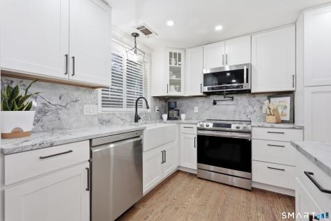 8 Old Field Road Farmington CT 06085