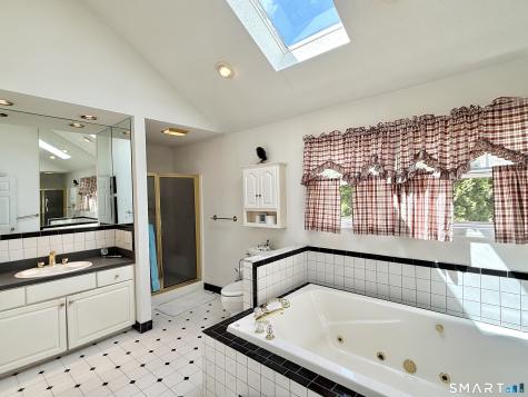 17 Autumn Ridge Road Oxford CT 06478