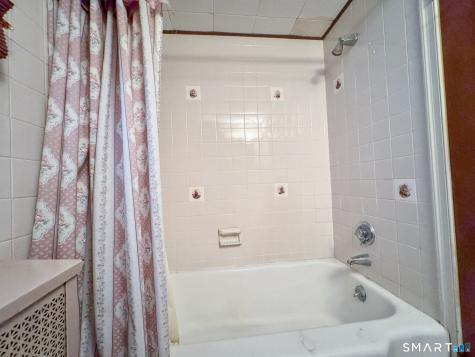 40 Saltonstall Place East Haven CT 06512