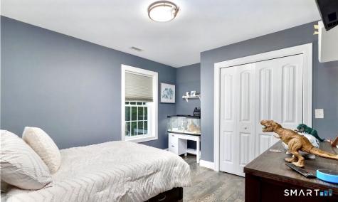 81 Evergreen Crossing New Hartford CT 06057