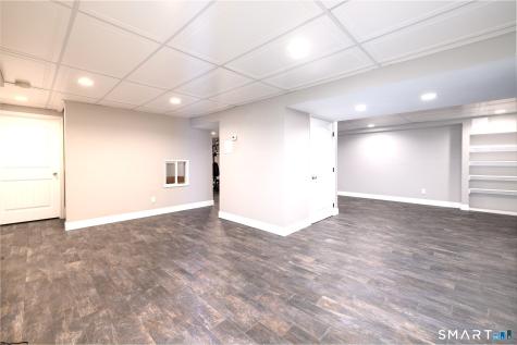 81 Evergreen Crossing New Hartford CT 06057