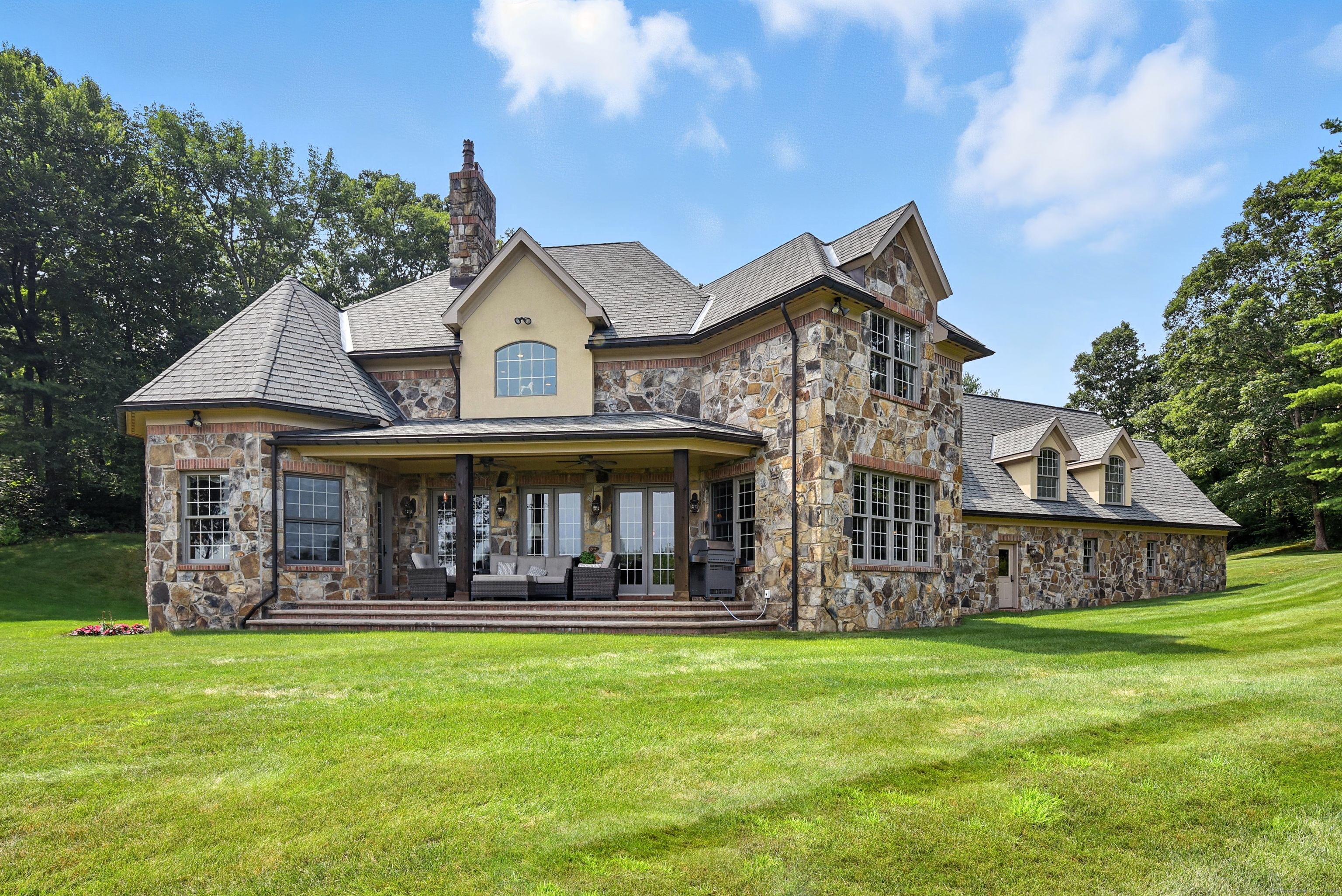 282 & 260 Searles Road Pomfret CT 06259