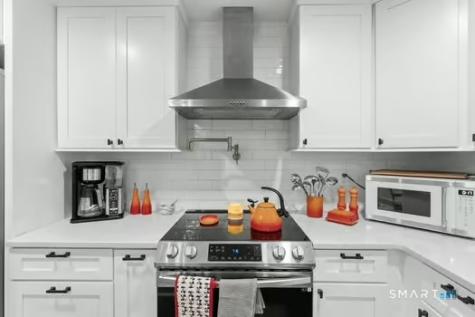 20 Eagle Ridge Drive Ledyard CT 06335