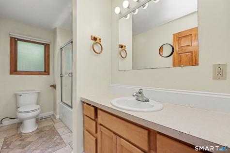 40 Manitook Drive Oxford CT 06478