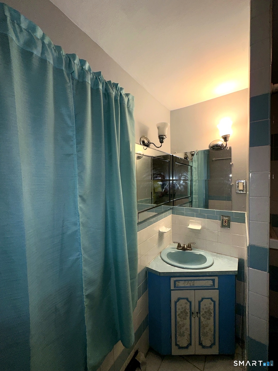 52 Ellsworth Drive Bloomfield CT 06002