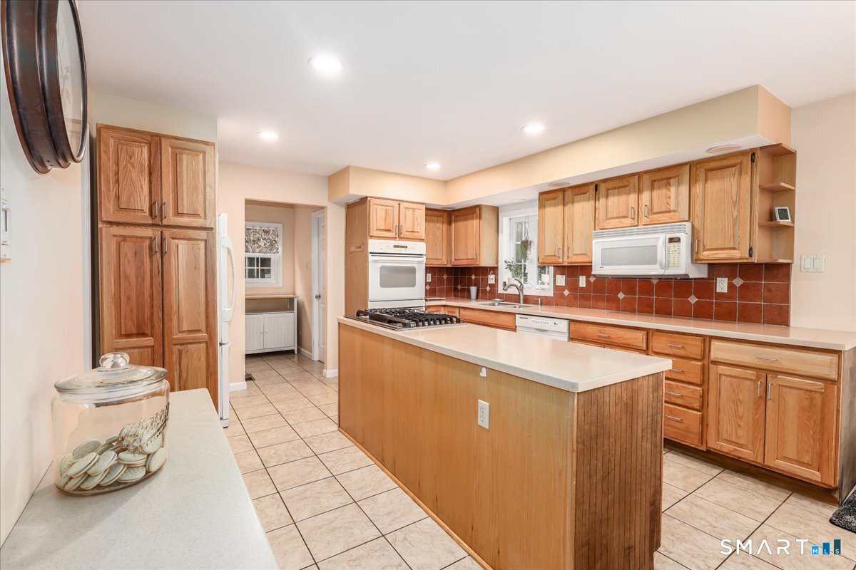 32 Country Way Bethel CT 06801