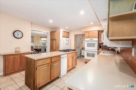 32 Country Way Bethel CT 06801