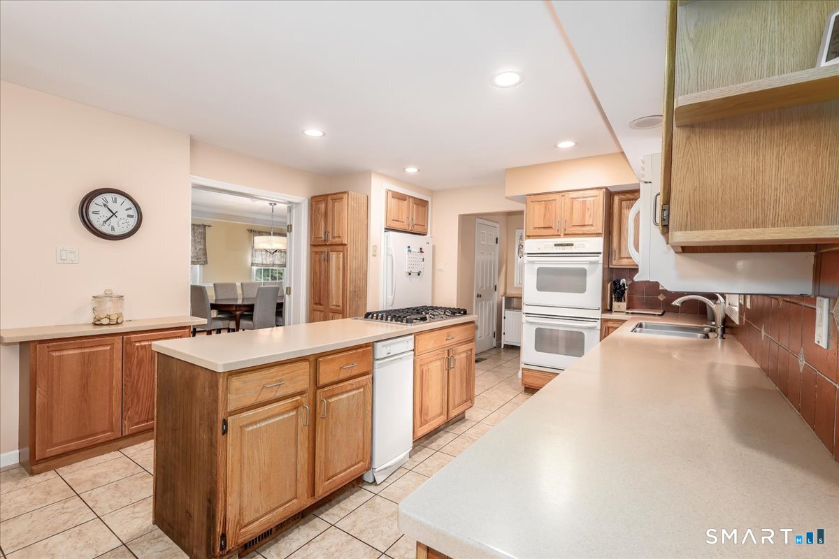 32 Country Way Bethel CT 06801
