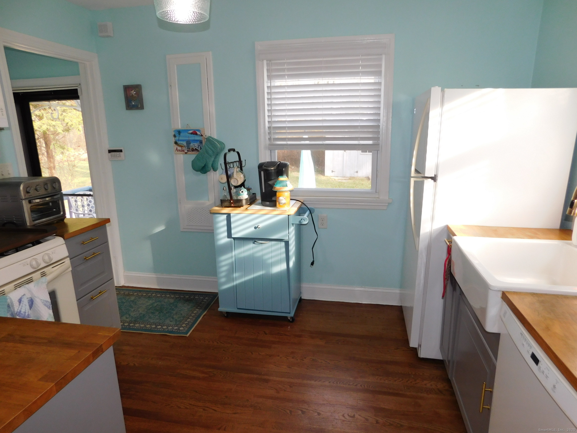 6 Anita Avenue Waterford CT 06385