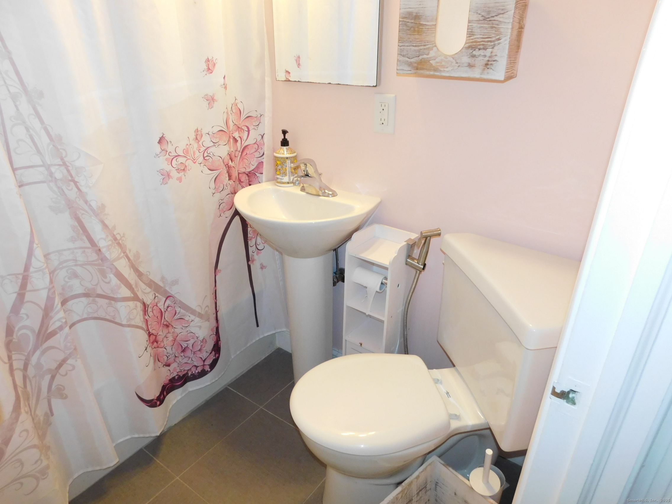 6 Anita Avenue Waterford CT 06385