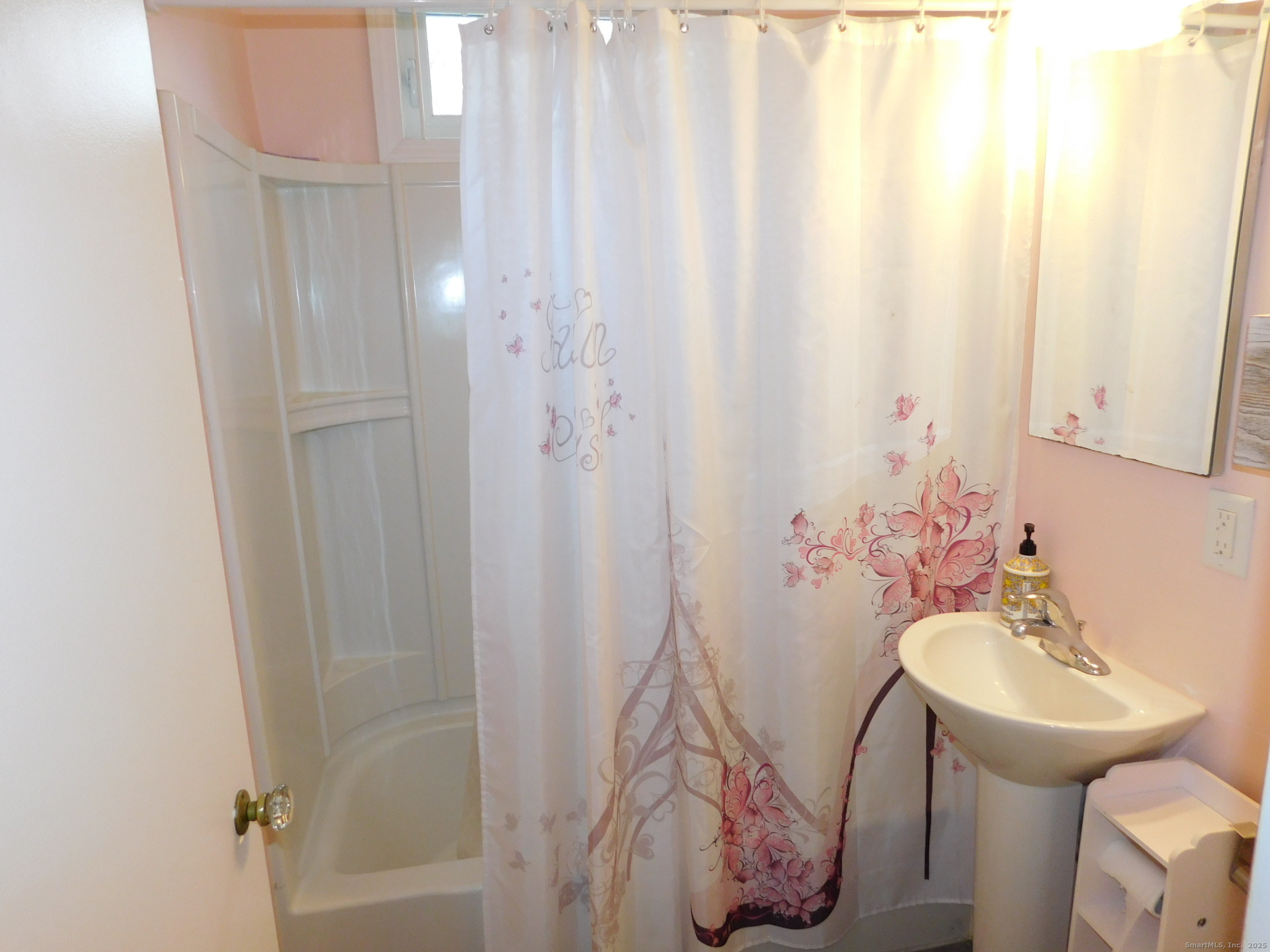 6 Anita Avenue Waterford CT 06385