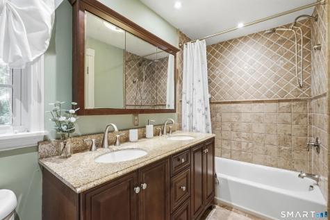 23 Berkshire Way Simsbury CT 06070