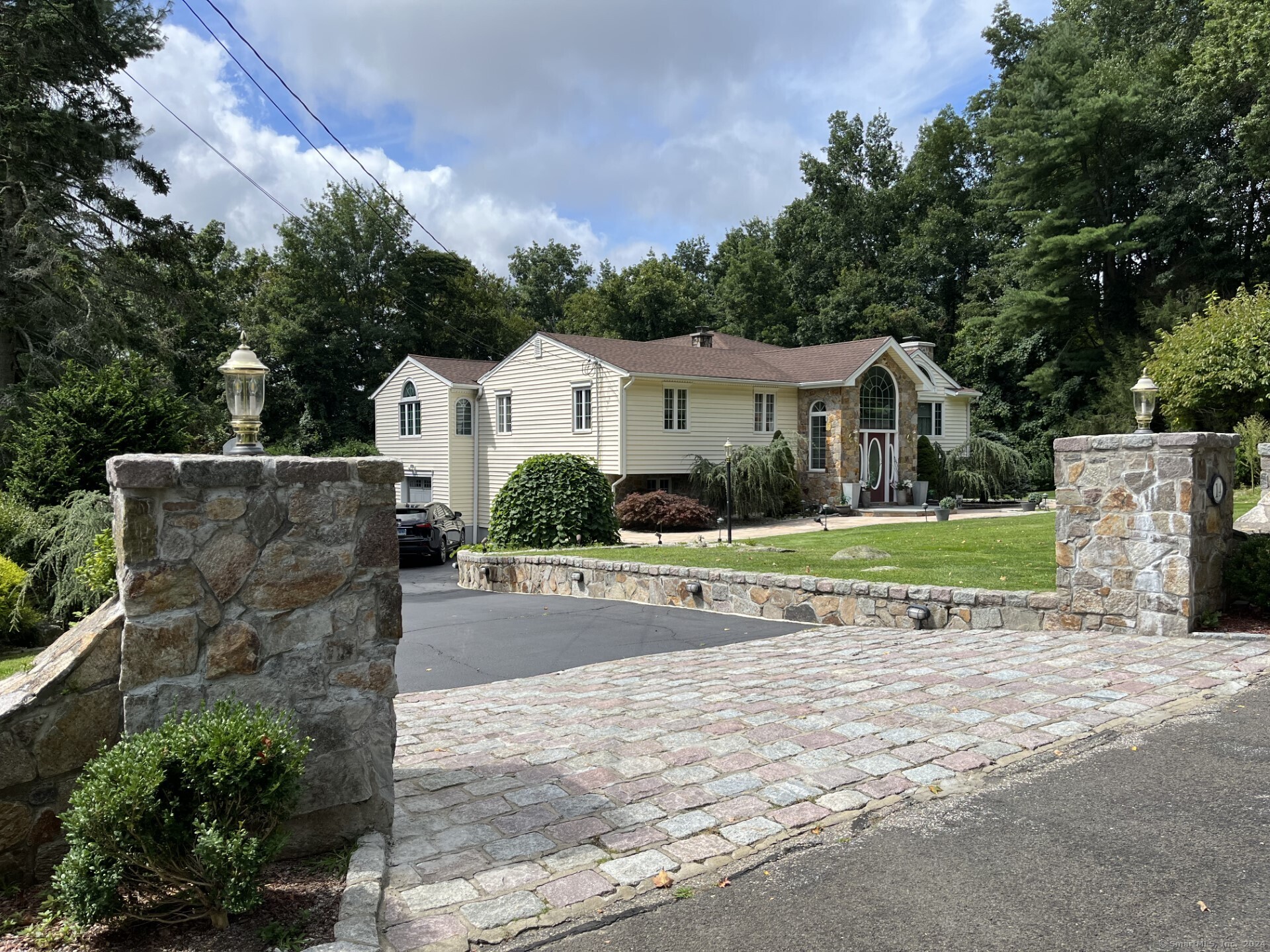 14 Lanthorne Road Monroe CT 06468