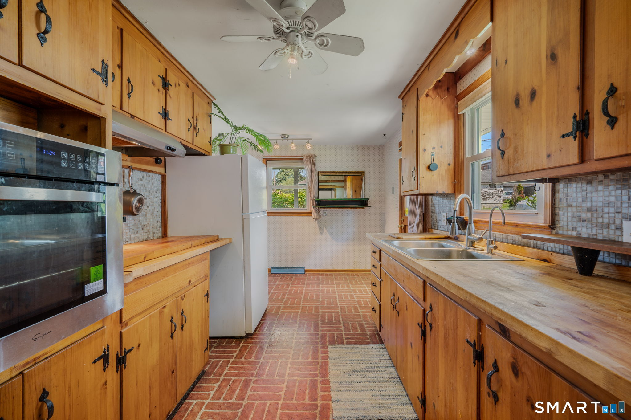 20 Sander Street New London CT 06320