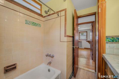 20 Sander Street New London CT 06320
