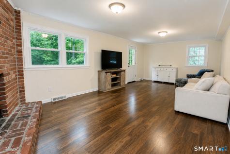 8 Lawton Drive Simsbury CT 06070