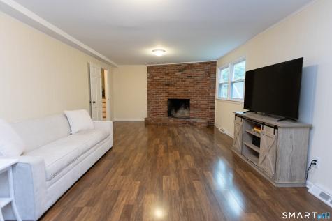 8 Lawton Drive Simsbury CT 06070