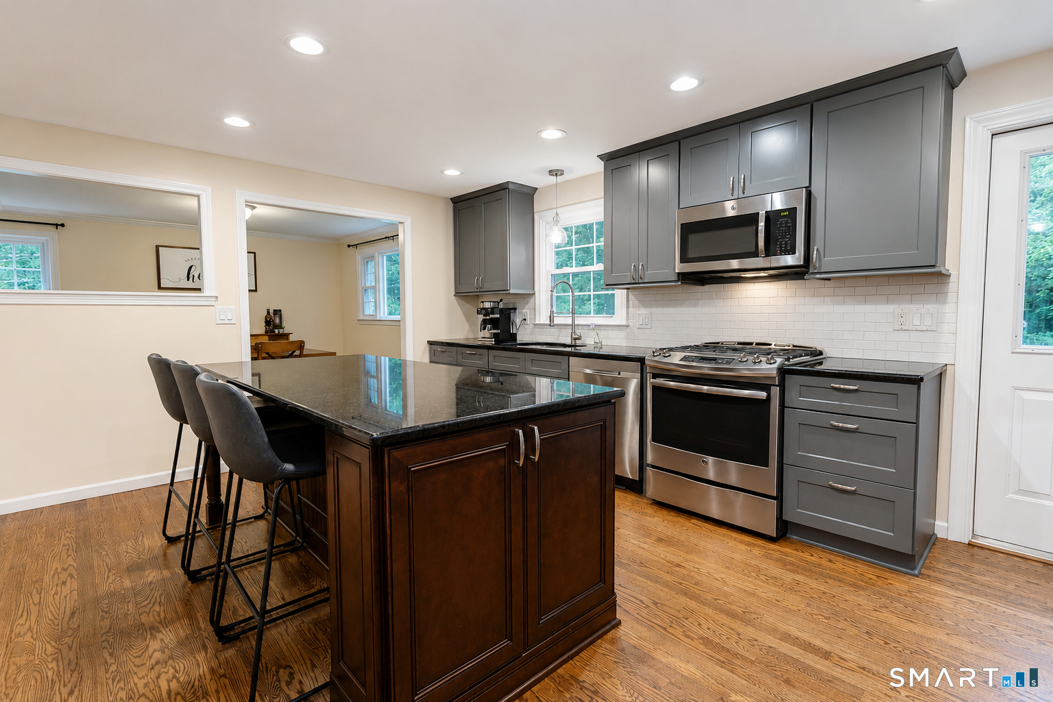 8 Lawton Drive Simsbury CT 06070