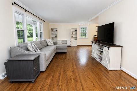 8 Lawton Drive Simsbury CT 06070