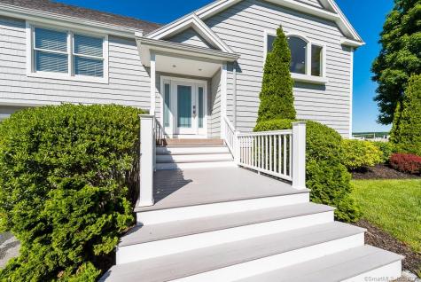 40 Niantic River Road Waterford CT 06385