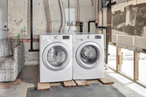 574 Thorme Street Bridgeport CT 06606