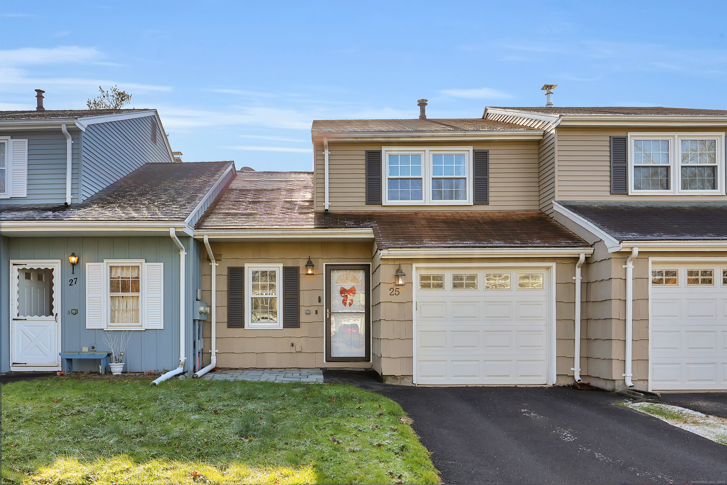 25 Pebble Court Newington CT 06111