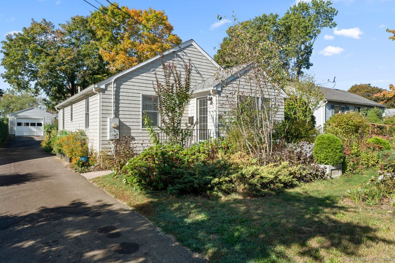 28 Maple Avenue Clinton CT 06413