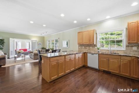 49 Oliver Way Bloomfield CT 06002