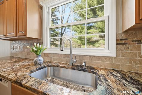 49 Oliver Way Bloomfield CT 06002