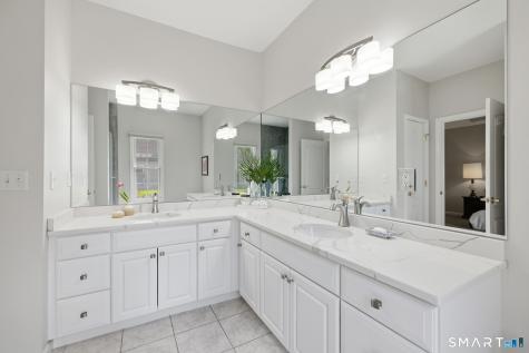 49 Oliver Way Bloomfield CT 06002