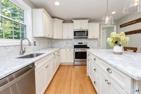 25 Watson Drive Simsbury CT 06070
