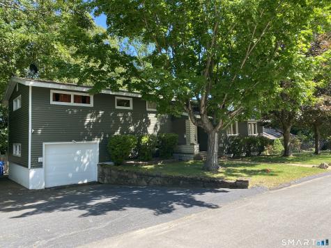 8 Commodore Street Norwich CT 06360