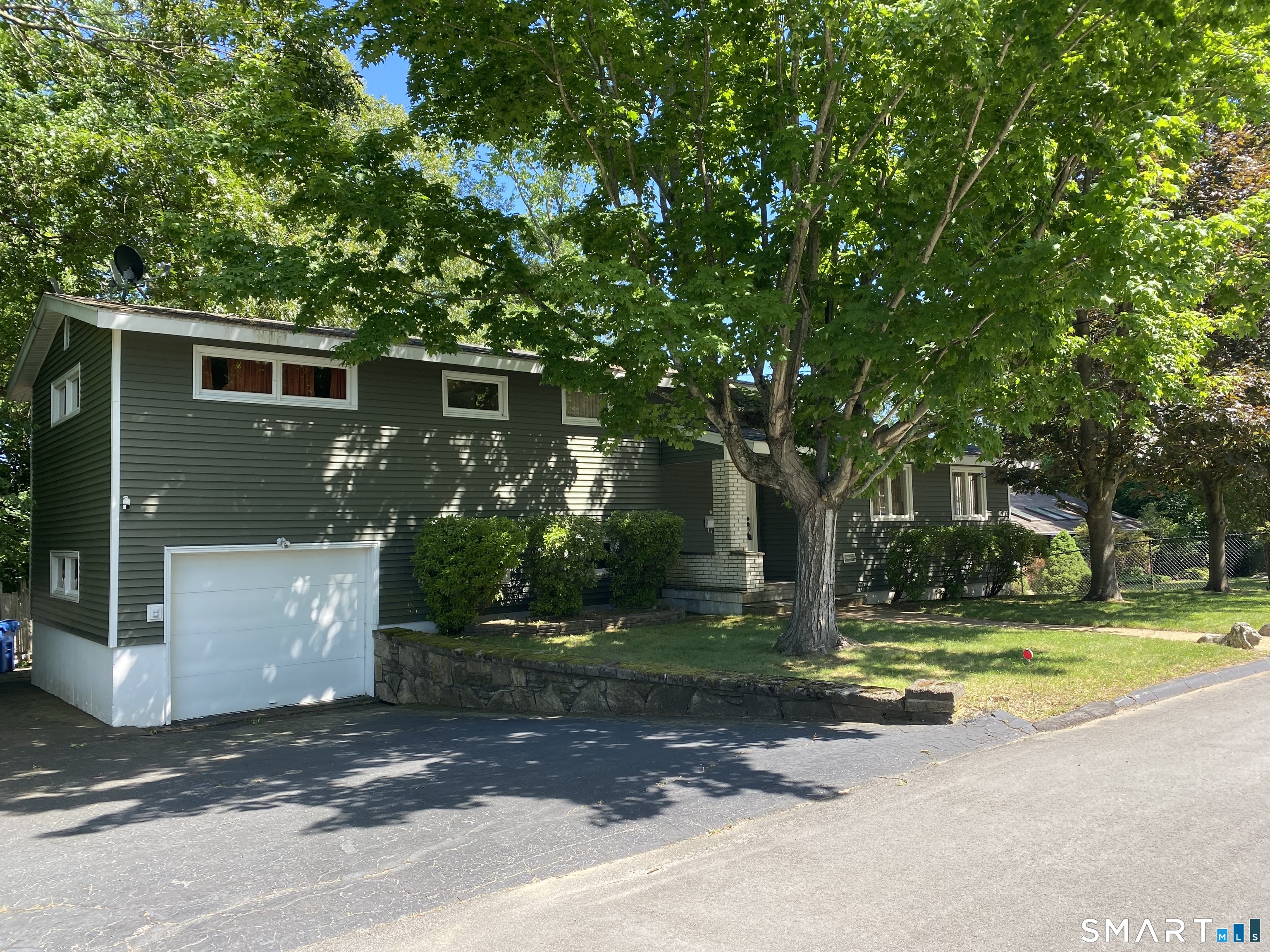 8 Commodore Street Norwich CT 06360