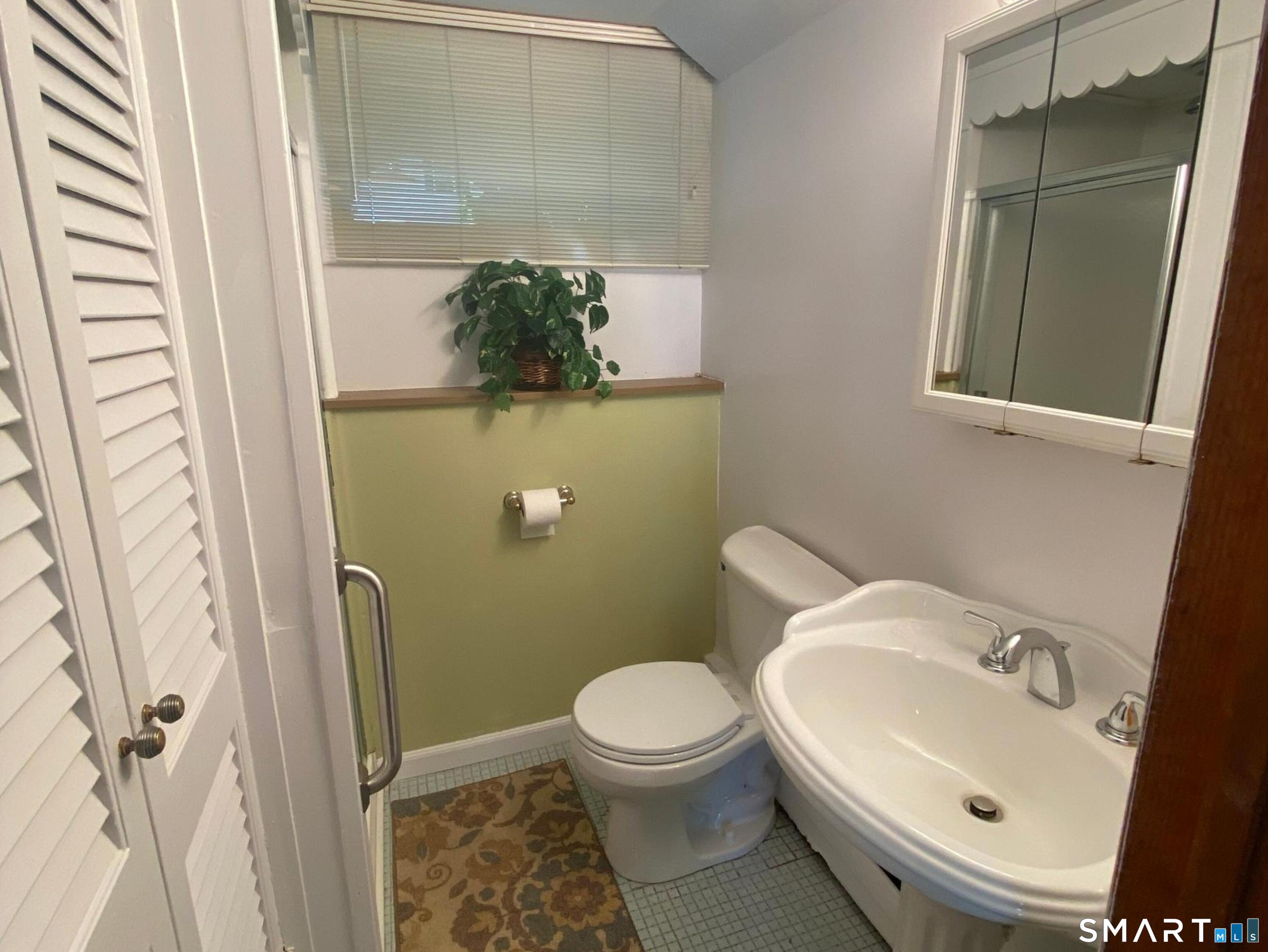 8 Commodore Street Norwich CT 06360