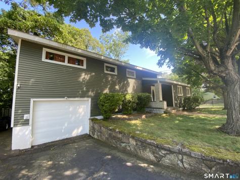 8 Commodore Street Norwich CT 06360