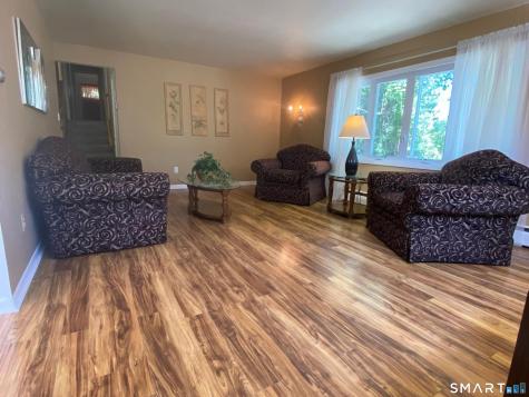 8 Commodore Street Norwich CT 06360
