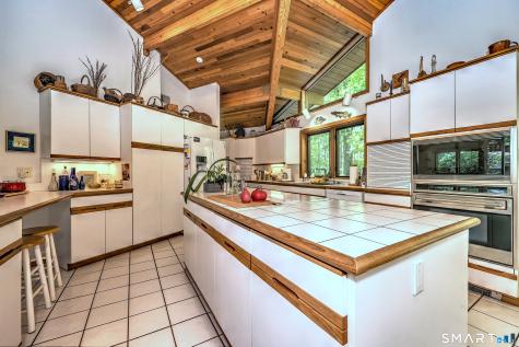 961 Green Circle Orange CT 06477