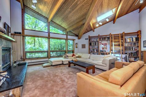 961 Green Circle Orange CT 06477