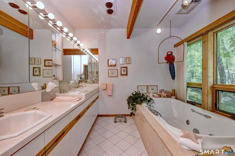 961 Green Circle Orange CT 06477