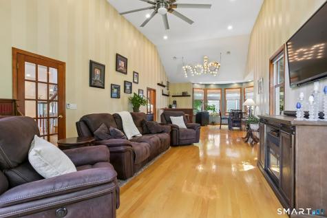 8 White Oak Lane Waterford CT 06375