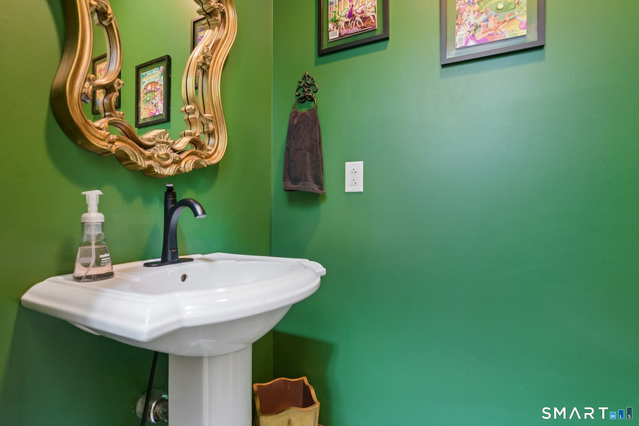 8 White Oak Lane Waterford CT 06375
