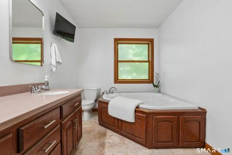8 White Oak Lane Waterford CT 06375