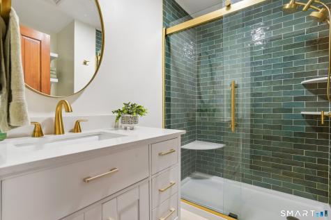 8 White Oak Lane Waterford CT 06375