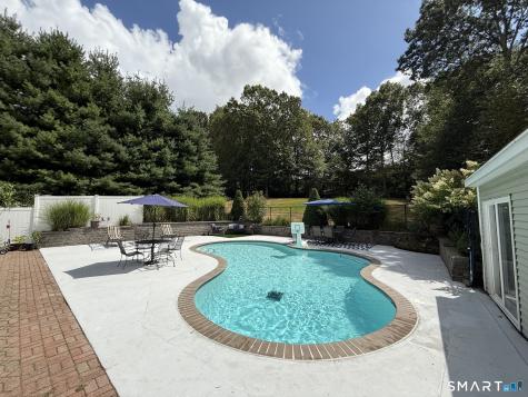 8 White Oak Lane Waterford CT 06375